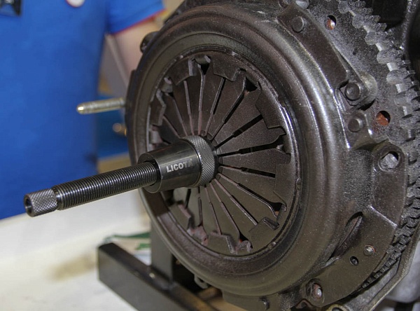 Приспособление для центровки сцепления