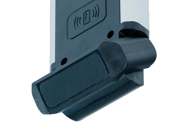 Фонарь светодиодный, аккумуляторный, с бесконтактным зарядным устройством